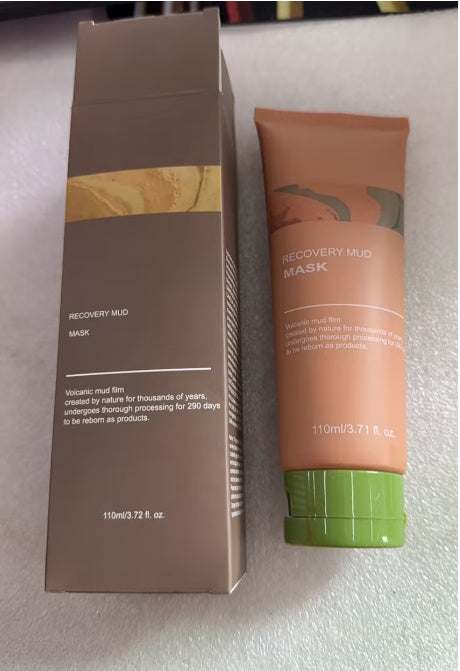 110ml Deep Detox Facial Clay Mask tube for women, designed for pore cleansing, oil control, and skin refresh